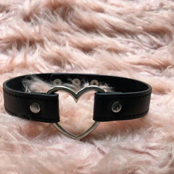 Black Leather Choker - Picture 5 of 6